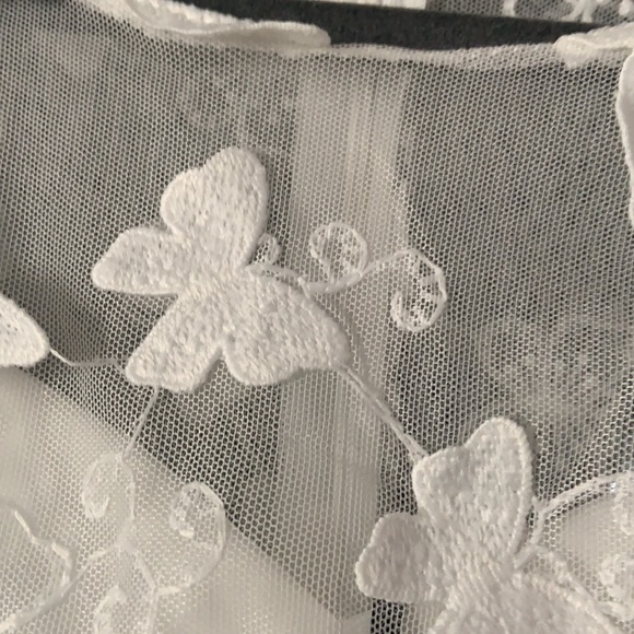 Jianshan maxi dress. White Tulle and Lace with 3D butterfly lace detail. Size 8 - Picture 4 of 9